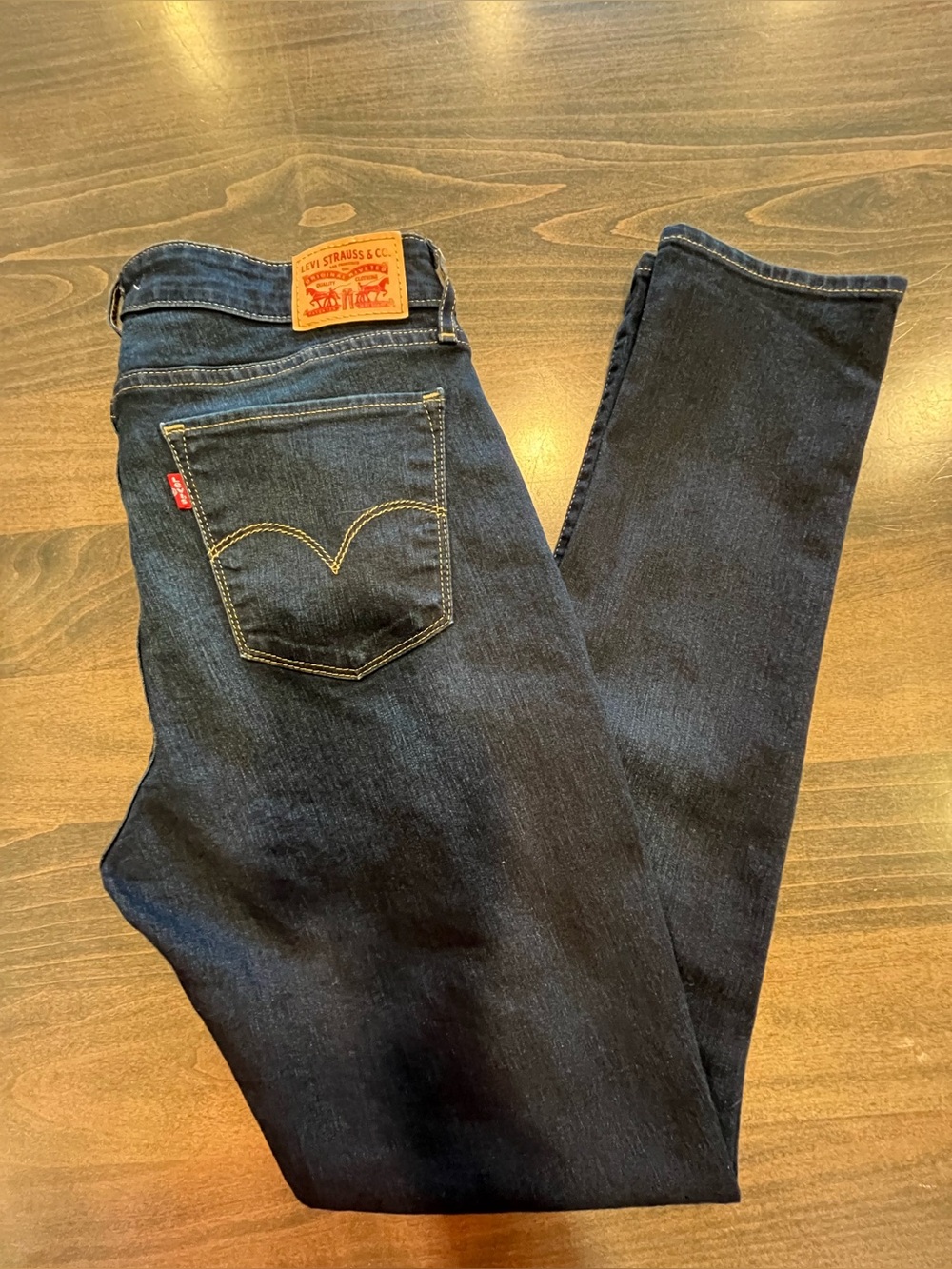 Levi’s 711 Skinny Jeans 
Size: 30X30
Dark Wash